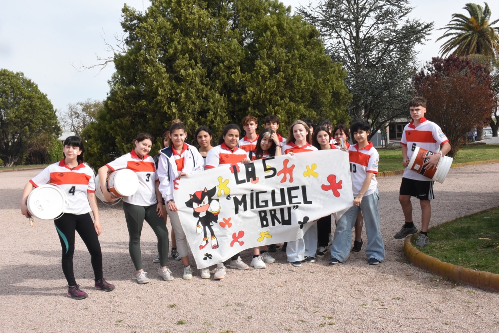 Los grupos Escolares ya le pusieron color al inicio de la Fiesta de la Primavera en Pigüé