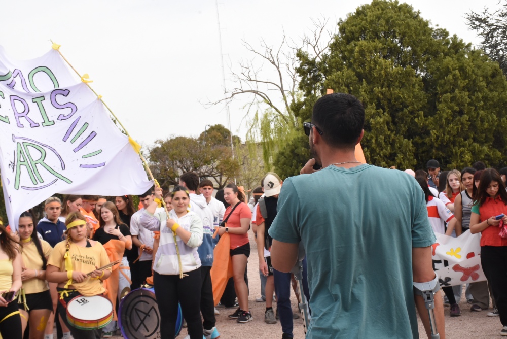 Los grupos Escolares ya le pusieron color al inicio de la Fiesta de la Primavera en Pigüé