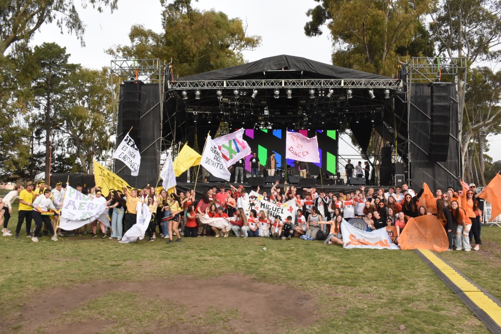 Los grupos Escolares ya le pusieron color al inicio de la Fiesta de la Primavera en Pigüé