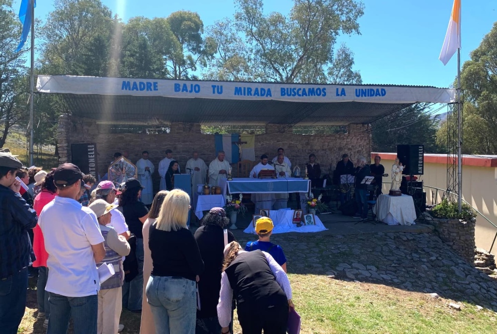 Fieles de toda la región participaron de una nueva procesión a la Ermita de Saavedra