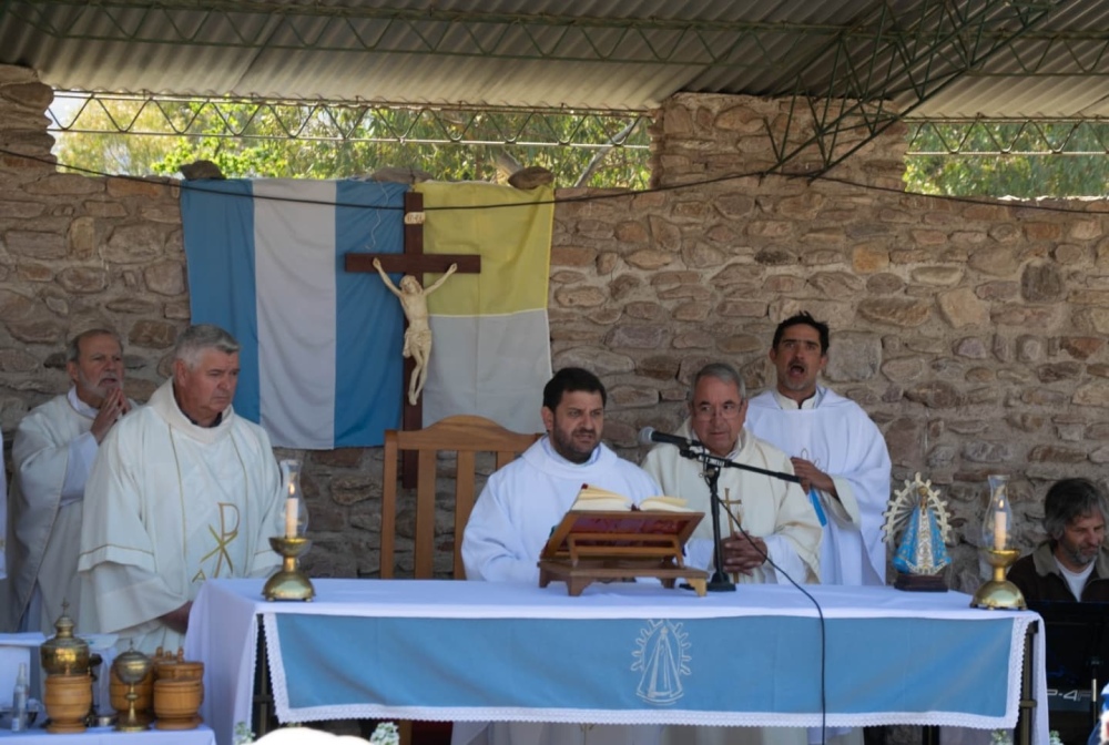 Fieles de toda la región participaron de una nueva procesión a la Ermita de Saavedra