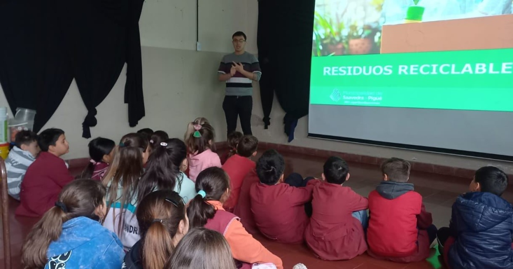 Charla sobre compostaje en la Escuela Primaria Nº1