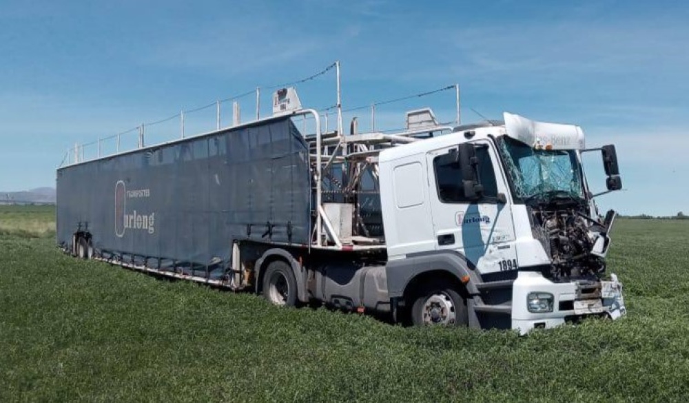 Dos camiones involucrados en un accidente en km 95 de la Ruta 33