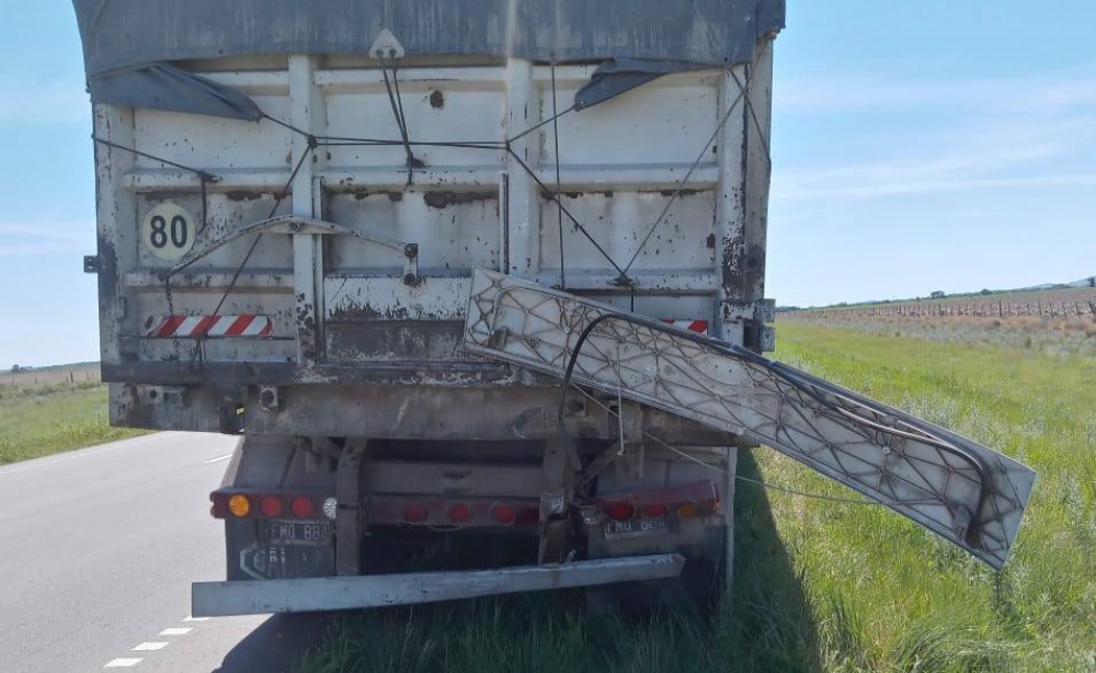 Dos camiones involucrados en un accidente en km 95 de la Ruta 33