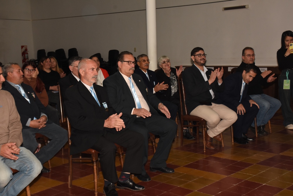 Los cascos azules tienen su bandera de ceremonia