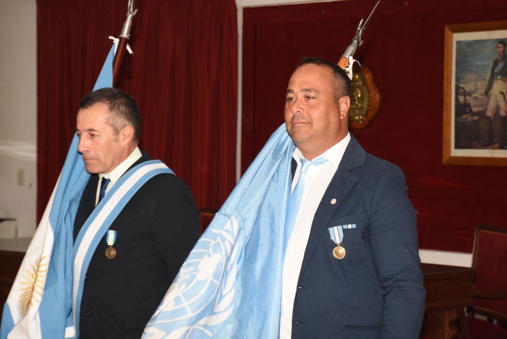 Los cascos azules tienen su bandera de ceremonia