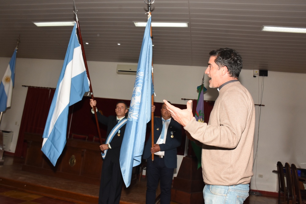 Los cascos azules tienen su bandera de ceremonia