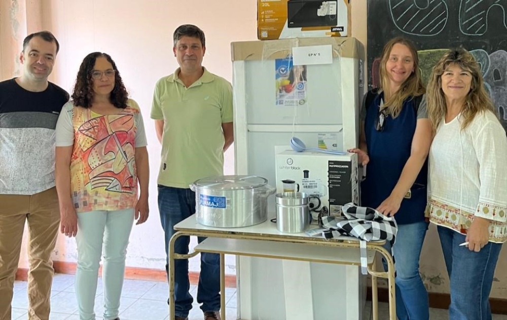 Entrega de equipamiento para los comedores escolares