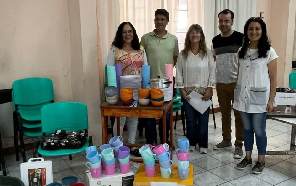 Entrega de equipamiento para los comedores escolares