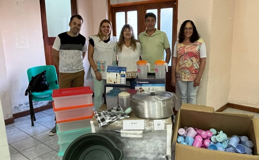 Entrega de equipamiento para los comedores escolares