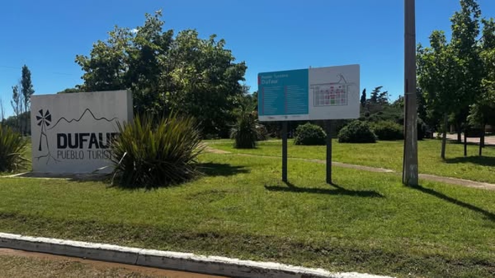 Nueva cartelería turística para la localidad de Dufaur