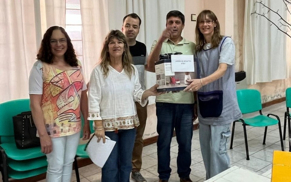 Entrega de equipamiento para los comedores escolares