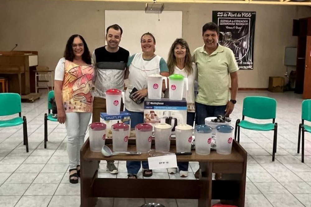 Entrega de equipamiento para los comedores escolares