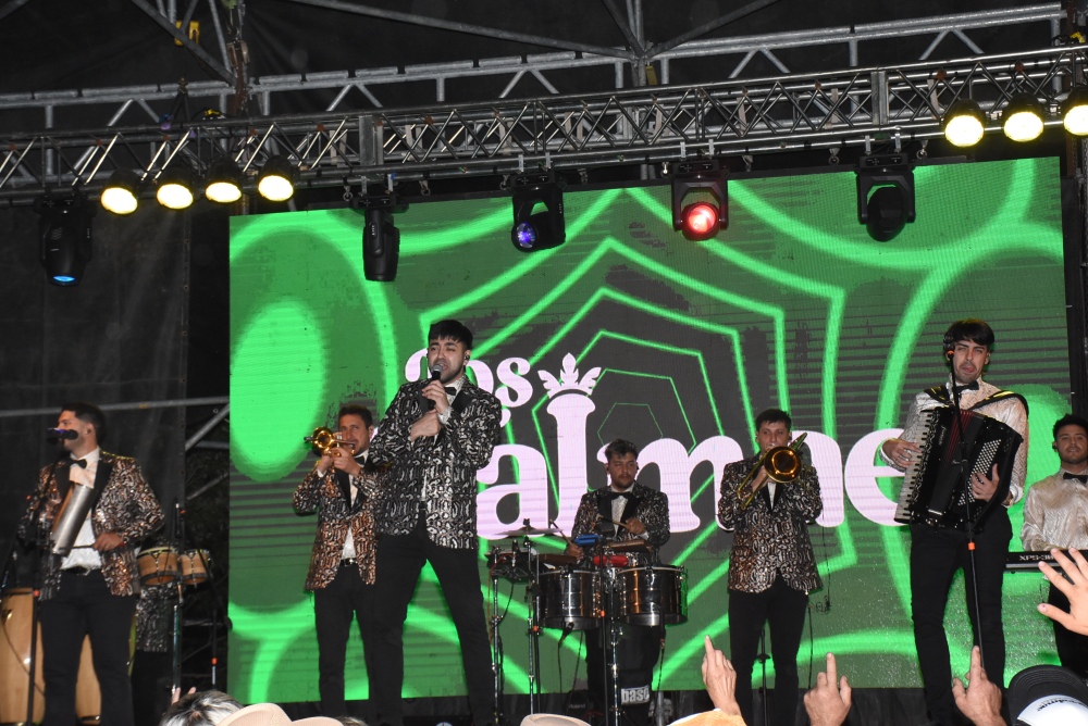 Los Palmae y un gran show en el cierre de los festejos en Saavedra