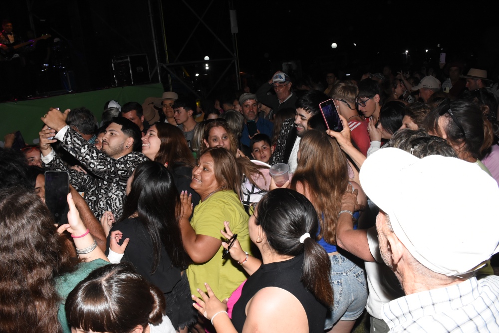 Los Palmae y un gran show en el cierre de los festejos en Saavedra