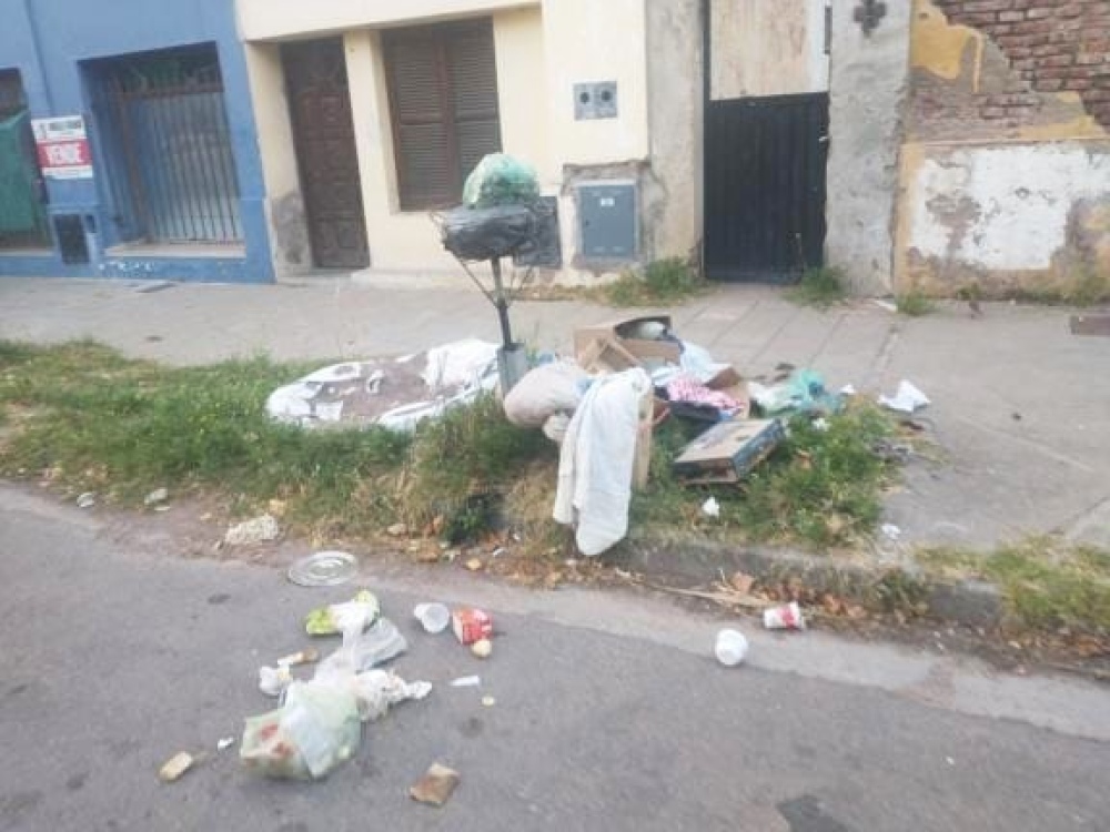 Preocupación por el arrojo de basura en espacios públicos