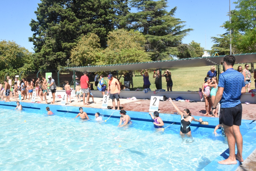 Encuentro de natación y recreación en el marco de “Escuelas Abiertas de Verano”