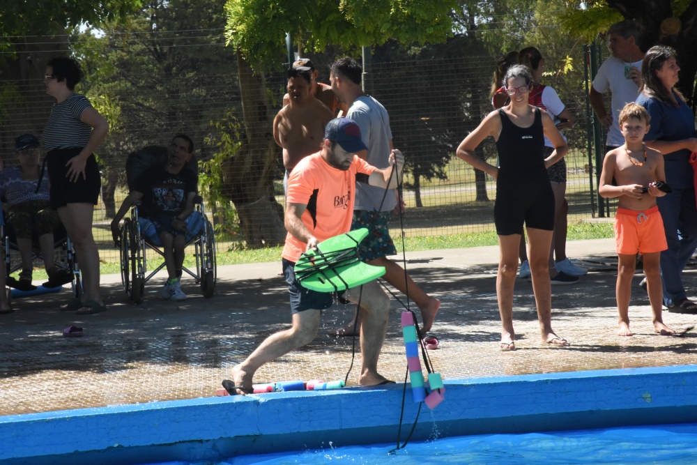 Encuentro de natación y recreación en el marco de “Escuelas Abiertas de Verano”