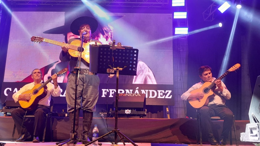 Fiesta del Reservado: 16 años de Carlos Ramón Fernández junto a su público de Laguna Las Encadenadas