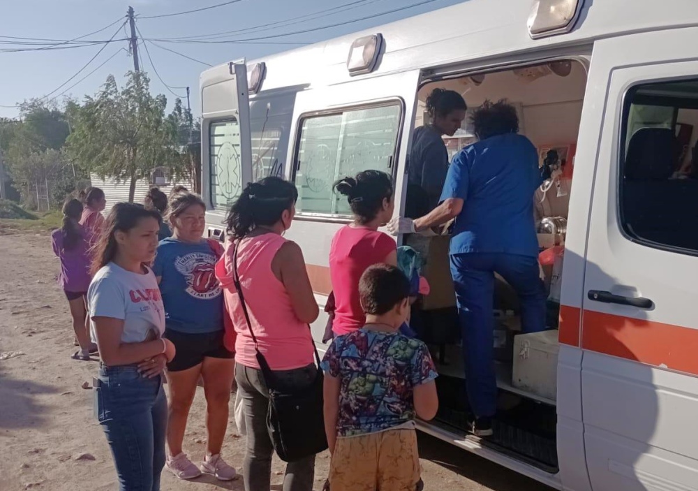 El equipo de salud de Pigüé continúa asistiendo a los afectados por el temporal en Bahía Blanca