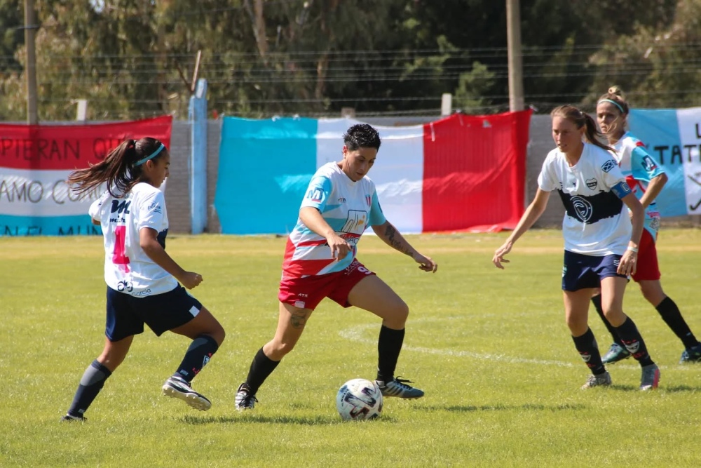 LRF fútbol femenino: Las damas también dieron el puntapié inicial