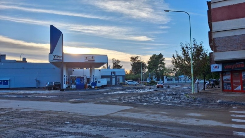 El día después de la catástrofe: Bahía volvió a amanecer destrozada