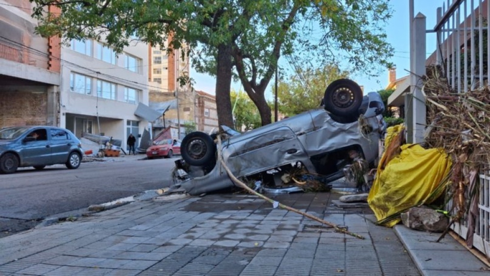 El día después de la catástrofe: Bahía volvió a amanecer destrozada