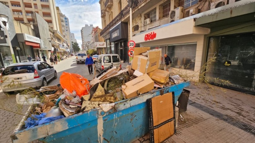 El día después de la catástrofe: Bahía volvió a amanecer destrozada