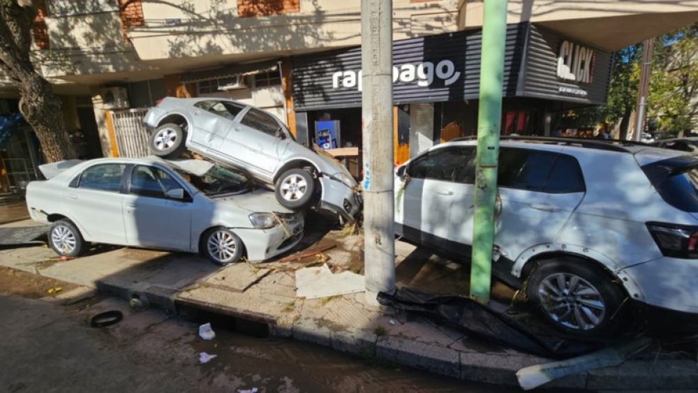 El día después de la catástrofe: Bahía volvió a amanecer destrozada