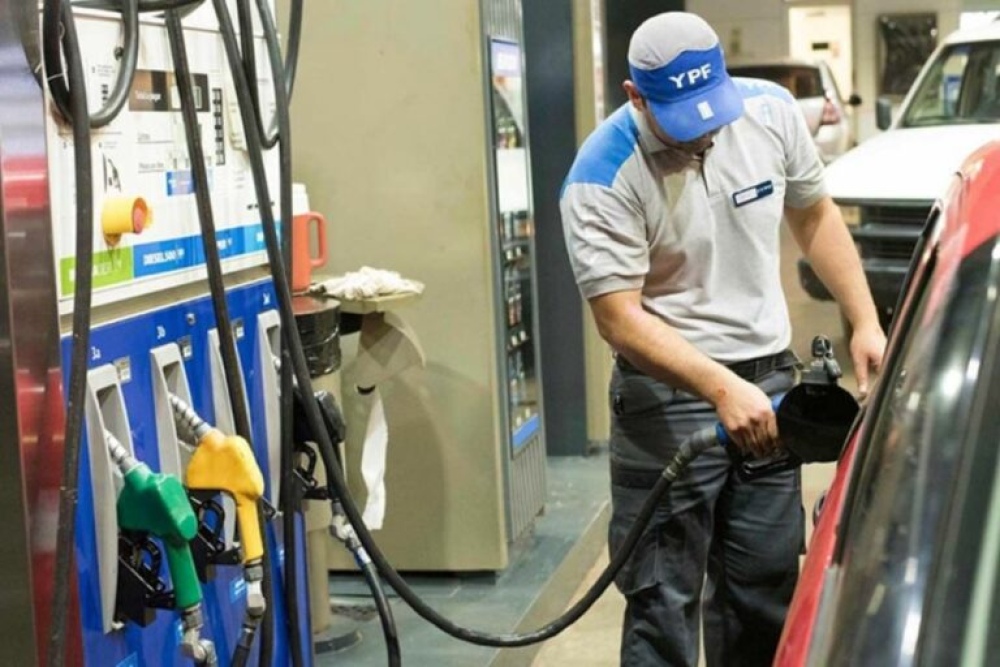 YPF anuncia una baja en el precio de sus combustibles de un 4% para Mayo