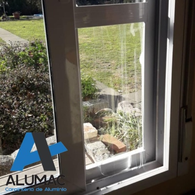 EN ALUMAC PUERTA PARA MASCOTA EN VENTANA CORRIDIZA