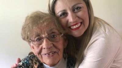 DOS MUJERES DE BAHÍA QUIEREN DESPEDIRSE DE SU ABUELA DE ESPARTILLAR PERO NO ACEPTAN EL PROTOCOLO DE INGRESO AL DISTRITO