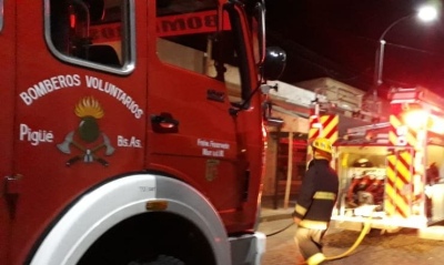 INCENDIO DE UNA CASILLA RURAL EN CALLE DARWIN