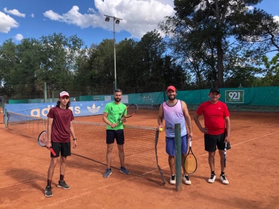 Fue el turno de ellos en el Tenis Club Pigüé