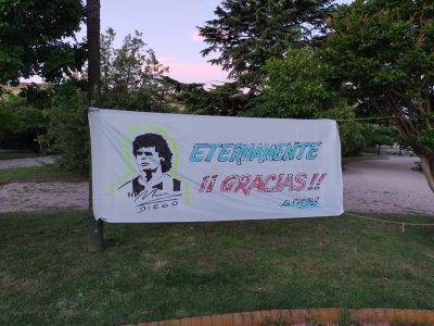 PIGÜÉ HOMENAJEO A MARADONA