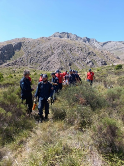 Bomberos rescataron a una mujer en el Cerro Ventana