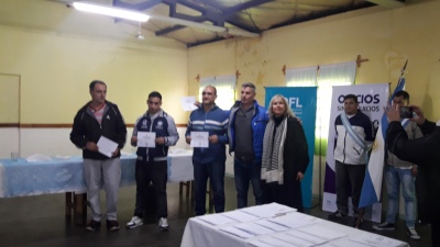 Entrega de Certificados de Trabajo en la Unidad 19