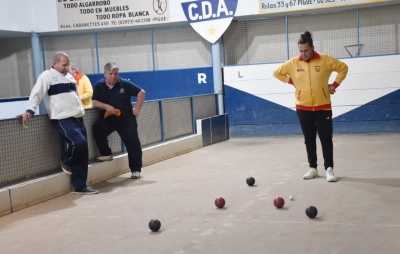 En las bochas prevalecieron los visitantes