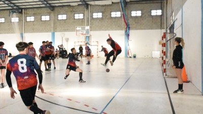 Victoria del CEF 83 en el handball masculino