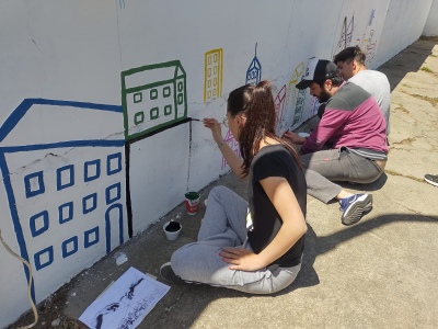 Pintaron murales en la terminal de ómnibus