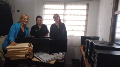 La U.P.S.O Entrego Computadoras a sus Estudiantes De Martillero en Unidad19