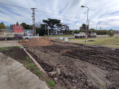 Preparan el suelo para asfaltar calle Numa Ayrinhac