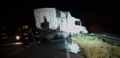 Se le cruzó un carpincho y terminó contra el guardrail del arroyo Pigüé