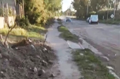 Piden el mejoramiento y conservación del sendero peatonal de Av. Mitre