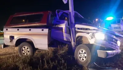 Le robó la camioneta a su papá en Pigüé y la chocó en plena fuga en la entrada a Bahía