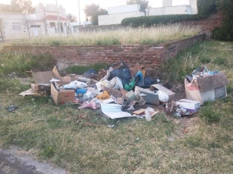 Preocupación por el arrojo de basura en espacios públicos