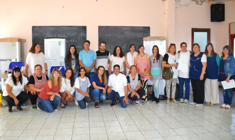 Continúa la entrega de Equipamiento para Escuelas